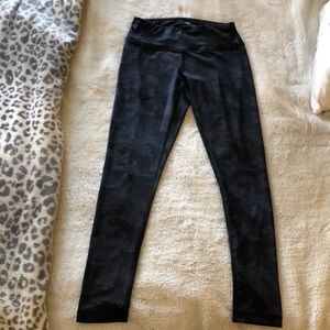 90 Degree by Reflex- black camo legging